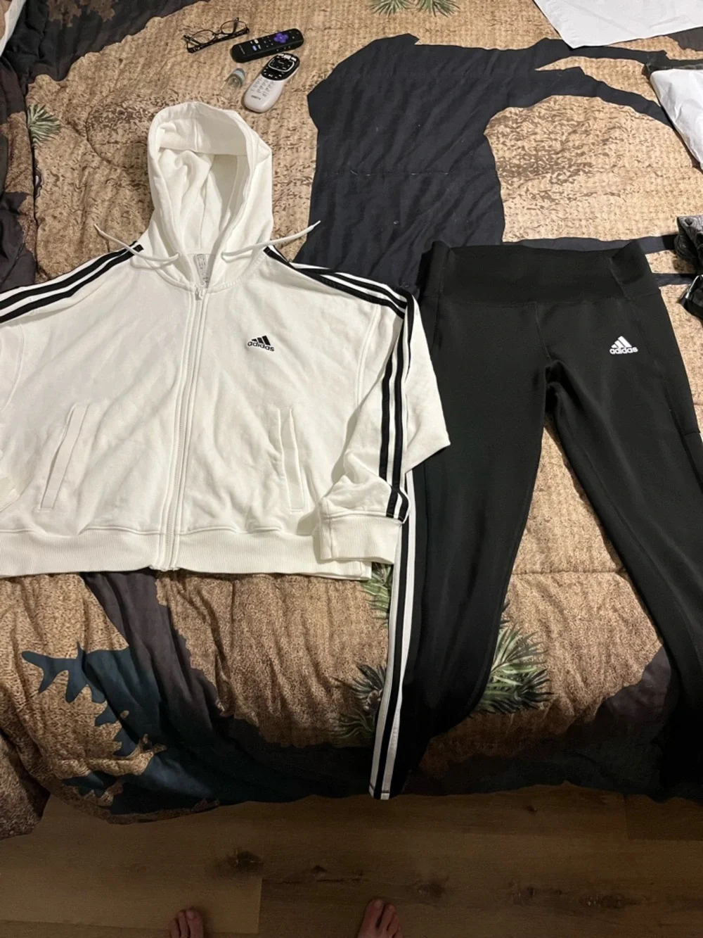 EUC WOMENS ADIDAS RUNNING SET SIZE MEDIUM - Picture 1 of 7